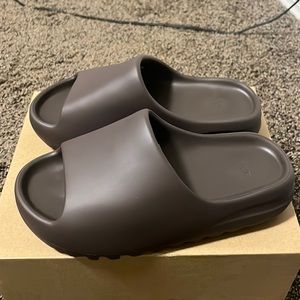 Yeezy slides “soot”